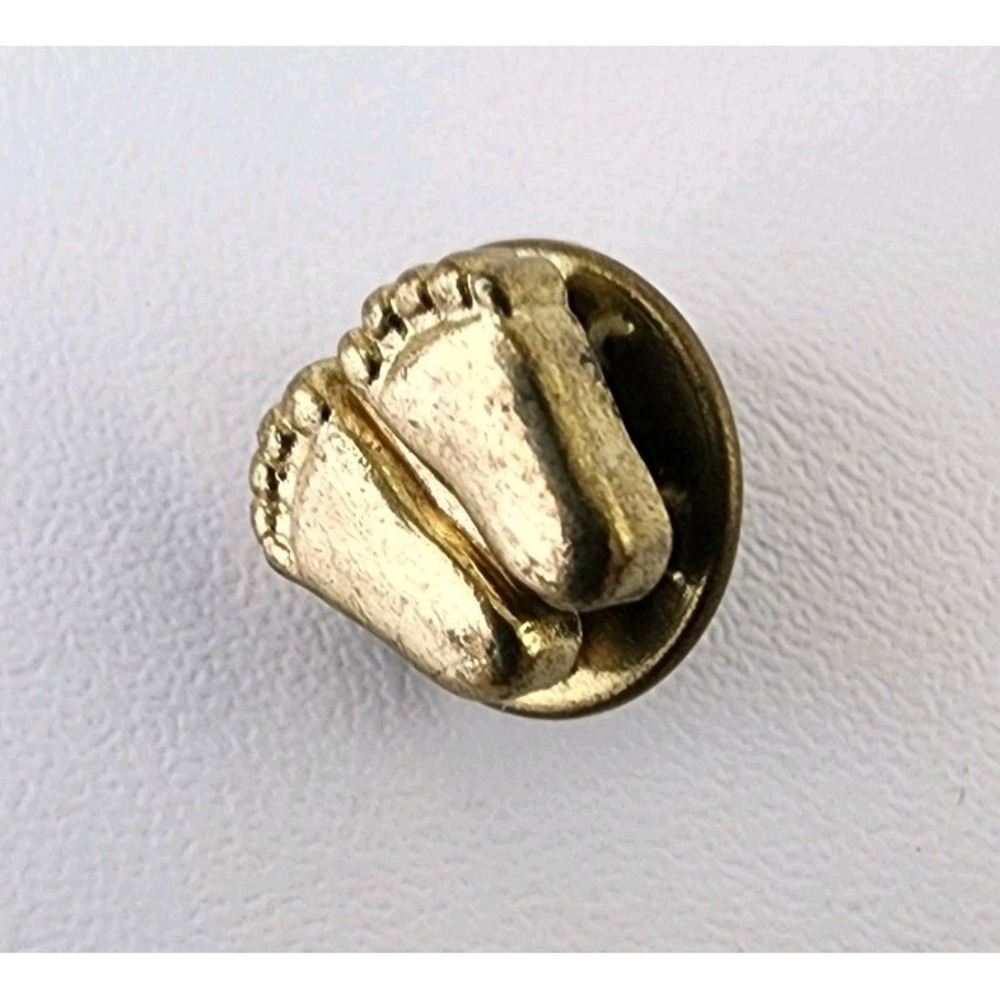 Vintage 1979 V.Evers Precious Feet Gold Tone Pro-Life Pin Pinback Lapel Pin